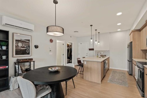 2201-33 Carringham Gate Nw, Calgary, AB - Indoor