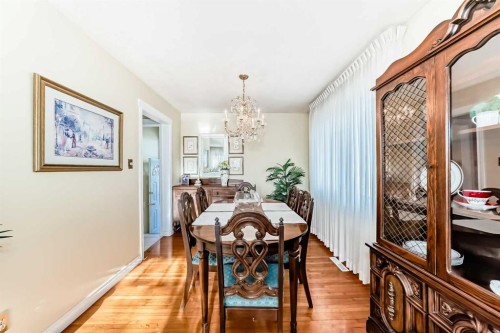 5232 44 Avenue Nw, Calgary, AB - Indoor Photo Showing Dining Room