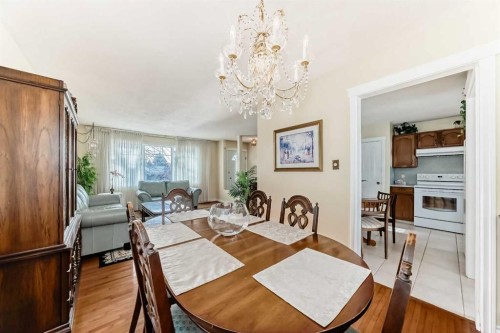 5232 44 Avenue Nw, Calgary, AB - Indoor Photo Showing Dining Room