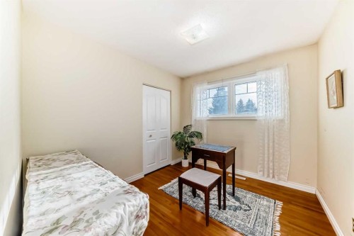 5232 44 Avenue Nw, Calgary, AB - Indoor Photo Showing Bedroom