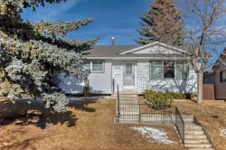 5232 44 Avenue NW Calgary, AB T3A 0L8