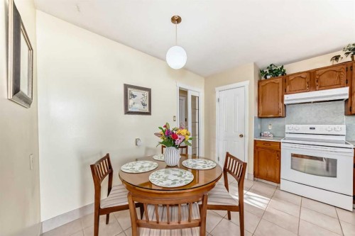 5232 44 Avenue Nw, Calgary, AB - Indoor Photo Showing Dining Room