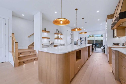 732 33A Street Nw, Calgary, AB - Indoor Photo Showing Kitchen With Upgraded Kitchen