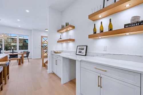 732 33A Street Nw, Calgary, AB - Indoor