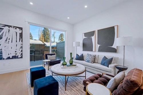 732 33A Street Nw, Calgary, AB - Indoor Photo Showing Living Room