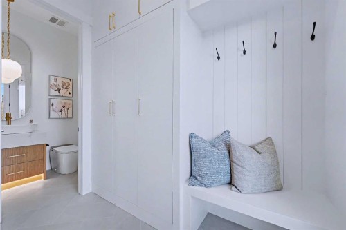 732 33A Street Nw, Calgary, AB - Indoor