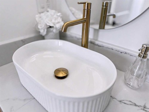 732 33A Street Nw, Calgary, AB - Indoor Photo Showing Bathroom