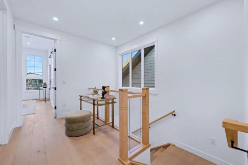 732 33A Street Nw, Calgary, AB - Indoor Photo Showing Other Room