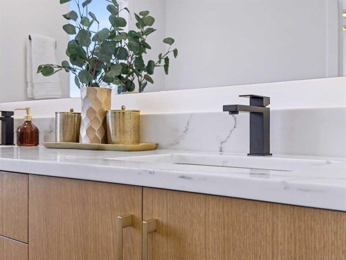 732 33A Street Nw, Calgary, AB -  Photo Showing Other Room