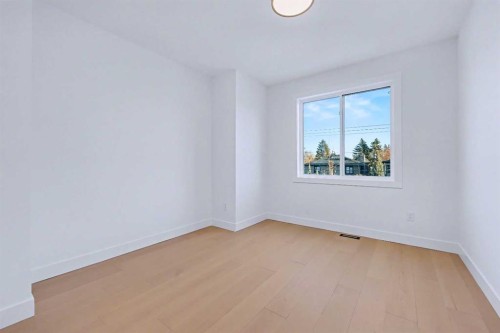 732 33A Street Nw, Calgary, AB - Indoor Photo Showing Other Room