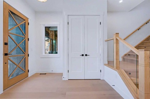 732 33A Street Nw, Calgary, AB - Indoor Photo Showing Other Room