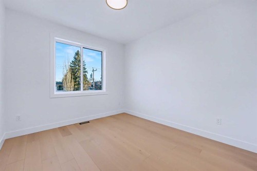 732 33A Street Nw, Calgary, AB - Indoor Photo Showing Other Room