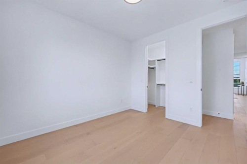 732 33A Street Nw, Calgary, AB - Indoor Photo Showing Other Room