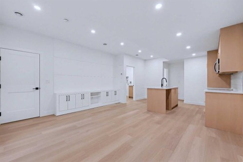 732 33A Street Nw, Calgary, AB - Indoor Photo Showing Kitchen