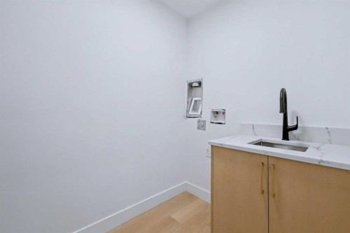 732 33A Street Nw, Calgary, AB - Indoor