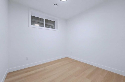 732 33A Street Nw, Calgary, AB - Indoor Photo Showing Other Room
