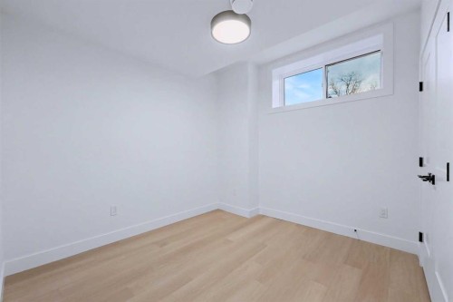 732 33A Street Nw, Calgary, AB - Indoor Photo Showing Other Room