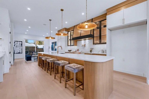 732 33A Street Nw, Calgary, AB - Indoor Photo Showing Kitchen With Upgraded Kitchen