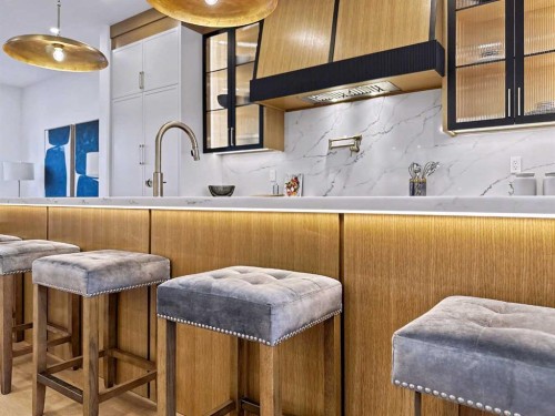 732 33A Street Nw, Calgary, AB - Indoor