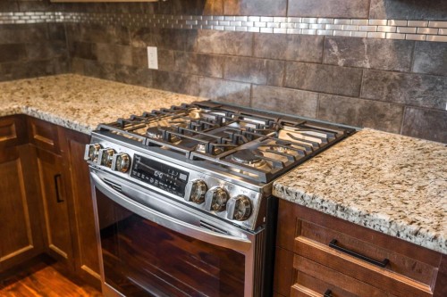 820 19 Avenue Nw, Calgary, AB - Indoor Photo Showing Kitchen With Upgraded Kitchen