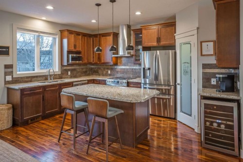 820 19 Avenue Nw, Calgary, AB - Indoor Photo Showing Kitchen With Double Sink With Upgraded Kitchen