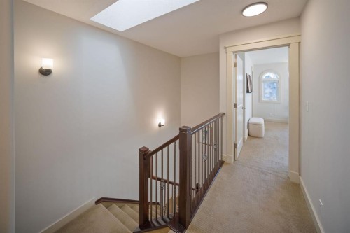 820 19 Avenue Nw, Calgary, AB - Indoor Photo Showing Other Room