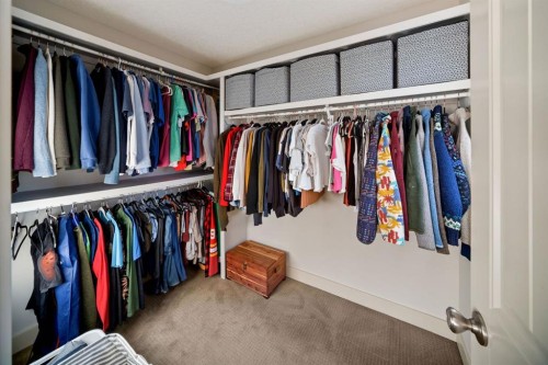 820 19 Avenue Nw, Calgary, AB - Indoor With Storage