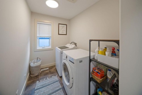 820 19 Avenue Nw, Calgary, AB - Indoor Photo Showing Laundry Room