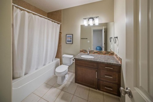 820 19 Avenue Nw, Calgary, AB - Indoor Photo Showing Bathroom