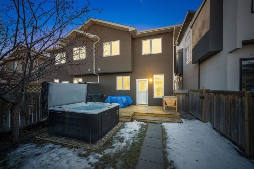 820 19 Avenue Nw, Calgary, AB - Outdoor With Exterior