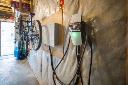 820 19 Avenue Nw, Calgary, AB - Indoor