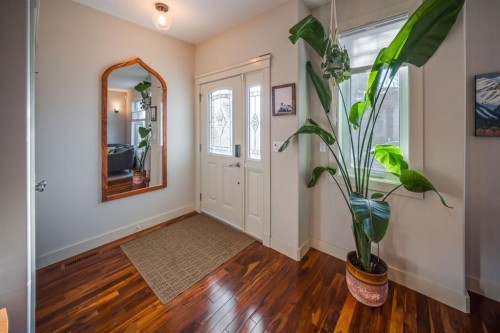 820 19 Avenue Nw, Calgary, AB - Indoor Photo Showing Other Room