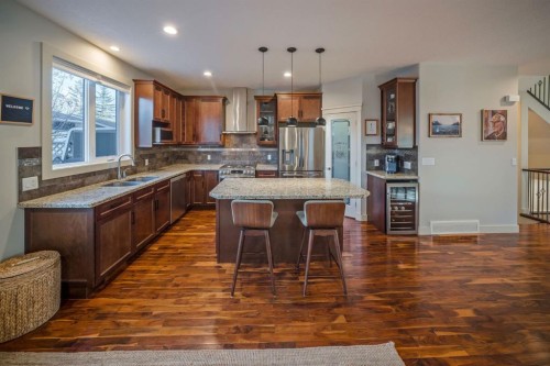 820 19 Avenue Nw, Calgary, AB - Indoor Photo Showing Kitchen With Double Sink With Upgraded Kitchen