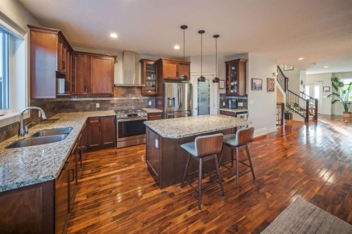 820 19 Avenue Nw, Calgary, AB - Indoor Photo Showing Kitchen With Double Sink With Upgraded Kitchen