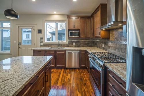 820 19 Avenue Nw, Calgary, AB - Indoor Photo Showing Kitchen With Double Sink With Upgraded Kitchen