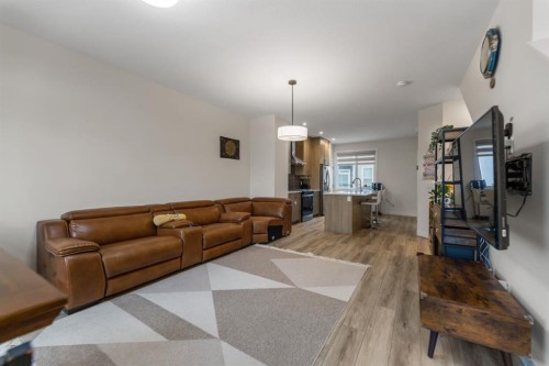 366 Seton Villas Se, Calgary, AB - Indoor Photo Showing Living Room