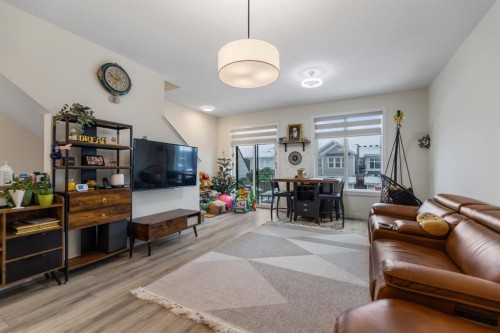 366 Seton Villas Se, Calgary, AB - Indoor Photo Showing Living Room