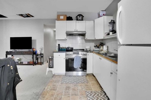 250 Martinwood Place Ne, Calgary, AB - Indoor Photo Showing Kitchen
