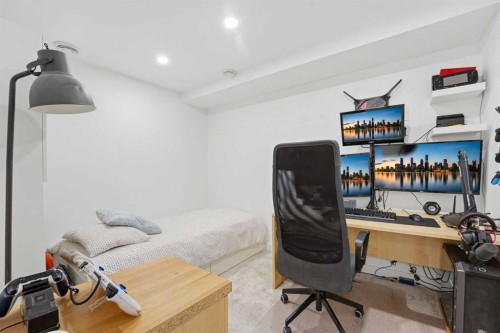 86-630 Sabrina Road Sw, Calgary, AB - Indoor Photo Showing Office