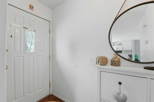 86-630 Sabrina Road Sw, Calgary, AB - Indoor Photo Showing Other Room