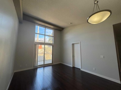 528-4303 1 Street Ne, Calgary, AB - Indoor Photo Showing Other Room