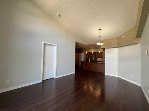 528-4303 1 Street Ne, Calgary, AB - Indoor Photo Showing Other Room