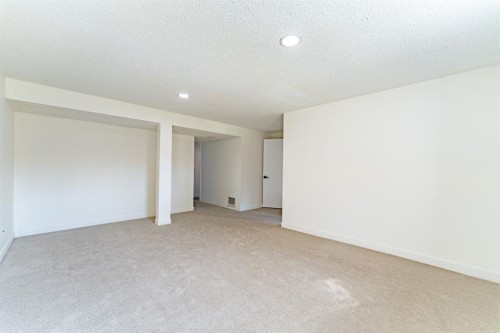 344 Templeview Drive Ne, Calgary, AB - Indoor Photo Showing Other Room