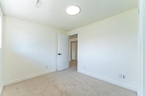 344 Templeview Drive Ne, Calgary, AB - Indoor Photo Showing Other Room