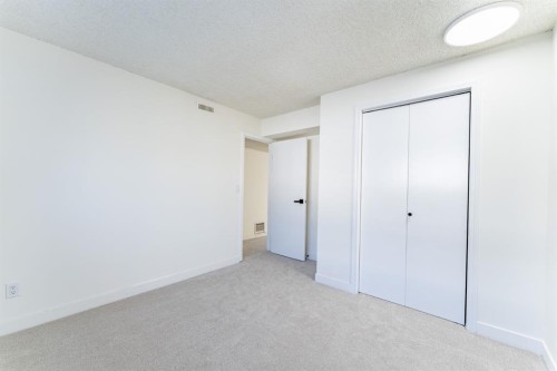 344 Templeview Drive Ne, Calgary, AB - Indoor Photo Showing Other Room