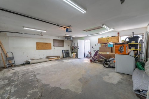 344 Templeview Drive Ne, Calgary, AB - Indoor Photo Showing Garage