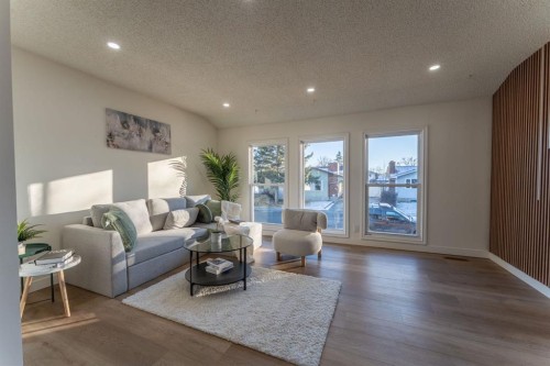 344 Templeview Drive Ne, Calgary, AB - Indoor Photo Showing Living Room