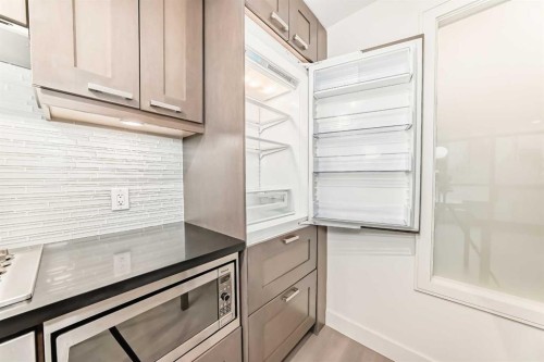 322-222 Riverfront Avenue Sw, Calgary, AB - Indoor Photo Showing Kitchen