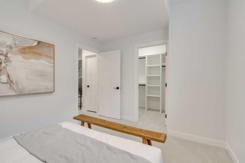 1-440 32 Avenue Nw, Calgary, AB - Indoor Photo Showing Other Room