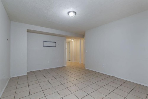 186 Copperfield Close Se, Calgary, AB - Indoor Photo Showing Other Room